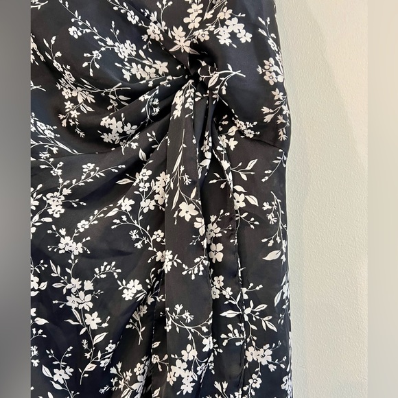 Zara brand new midi black and white floral skirt - Picture 2 of 7